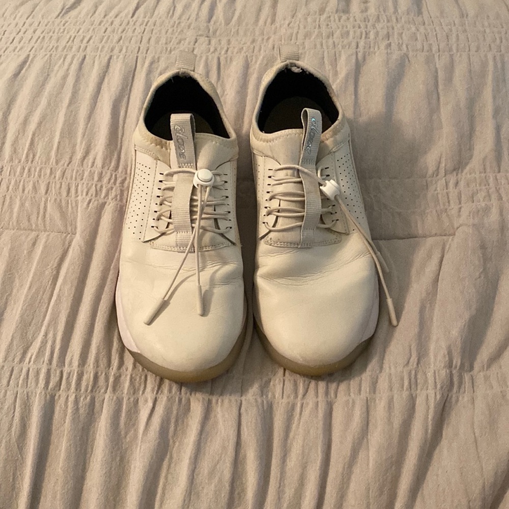 Clove shoes